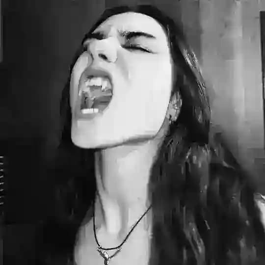 пося🧛🏻‍♀️