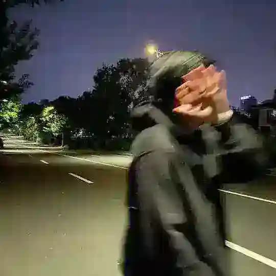4:44 🍁"
