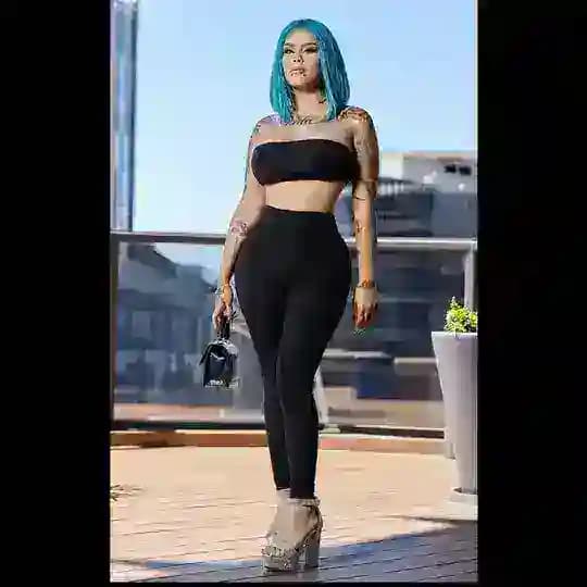 New fashion beauty MONA fan's