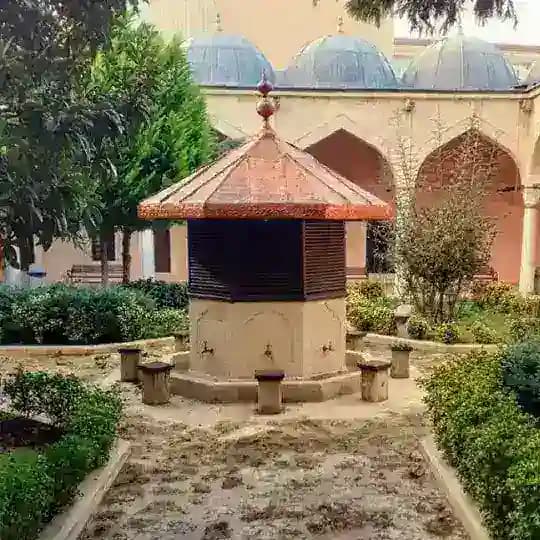 من هنا وهناك