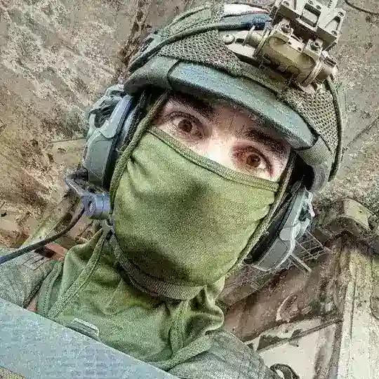 Человек в кроссовках Z