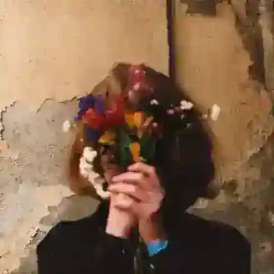 سێپتێمبەر ؛ Profile