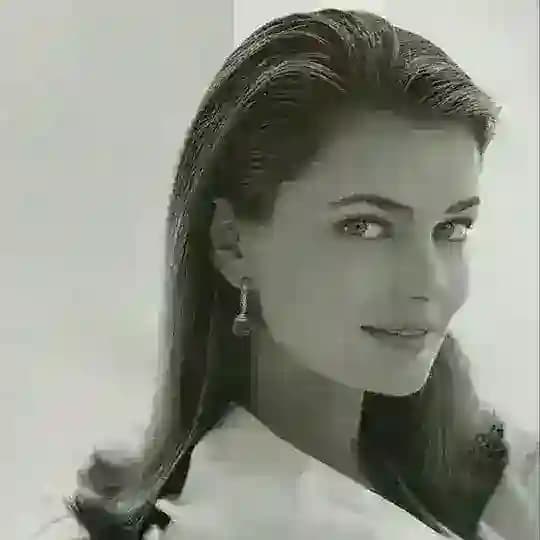 مُتورّده .