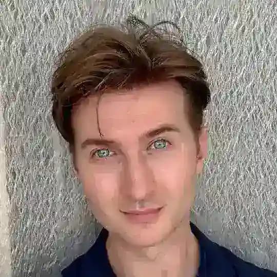 Роман Добыча