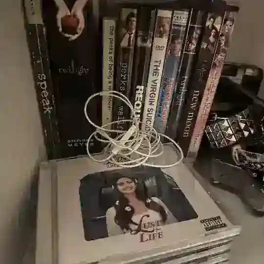 𝐓𝐡𝐮𝐫𝐚𝐲𝐚 🥥 Profile