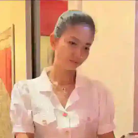 ចែធំបោះដុំខោអាវនារីៗ