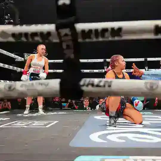 Elle Brooke 🇬🇧🥊