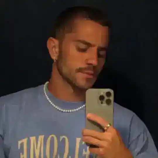 un gay más