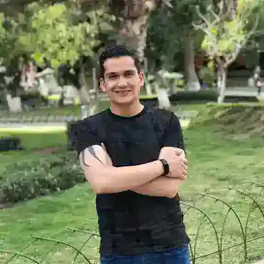 Gustavo Urquidi 🥷 factura en Dólares 🤑