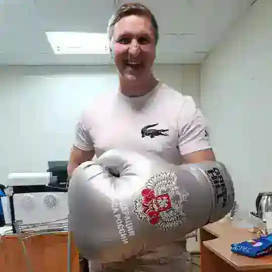 В синем углу / Василий Конов-мл