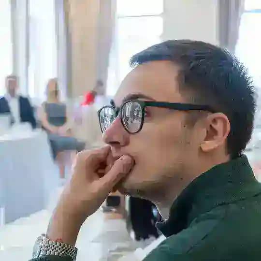 Lavruhin Maxim печатает...