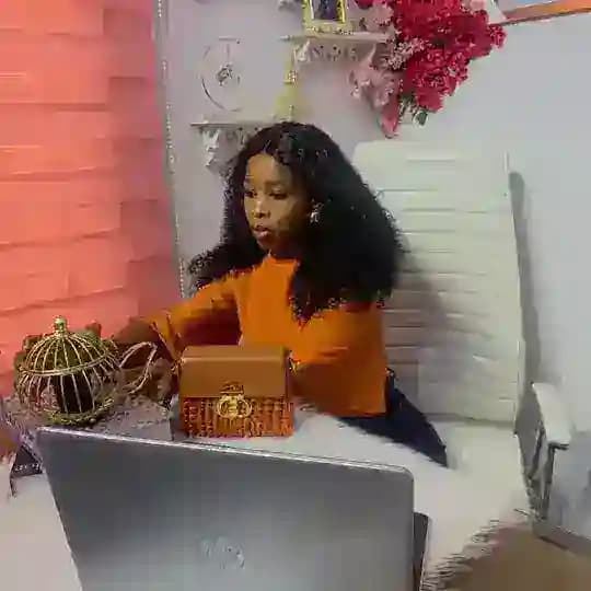 MOTHAIRLINE 08075669878
