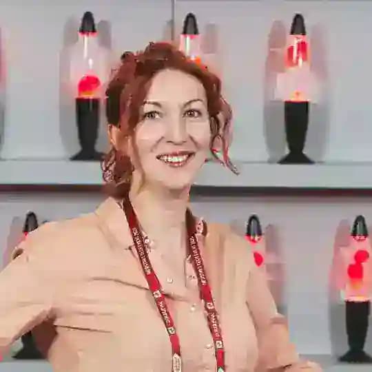 Настя учится