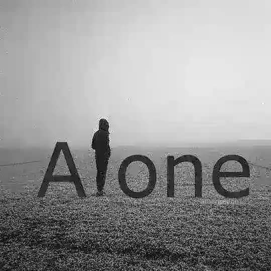 ꨄ︎_ 𝐀𝐋𝐎𝐍𝐄 💔😥