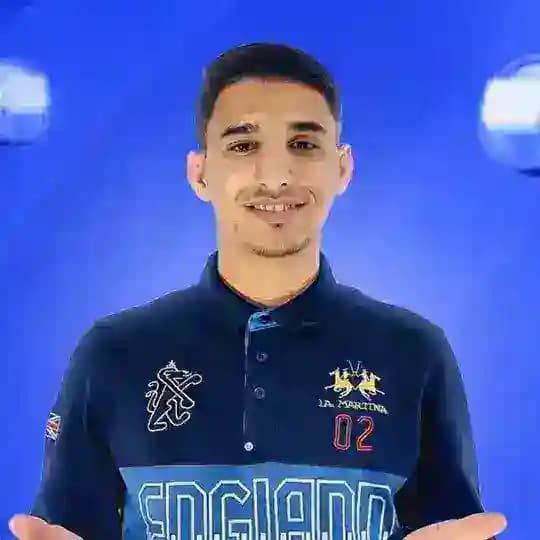 أستاذ الفلسفة أكرم غسان