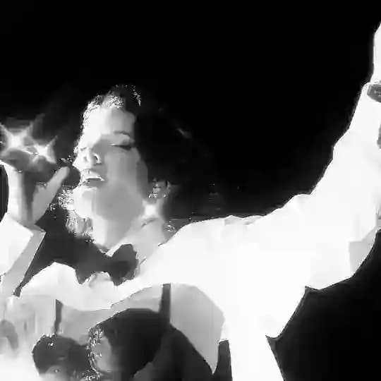 𝔖𝐇𝐄𝐒 ℑ𝐇𝐄 𝔇𝐄𝐕𝐈𝐋.