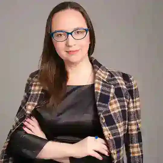 Юлия Н. Шувалова | История, язык, коммуникации