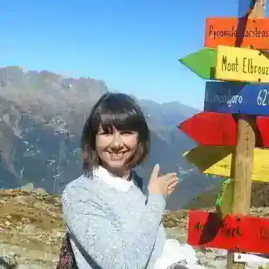 Художник Юлия Узрютова. Мольберт, рюкзак и ветер