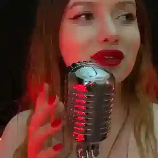 Камелия Елисеева(вокал за минуту )