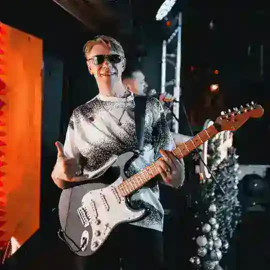 ПАВЕЛ ЖИЖИН