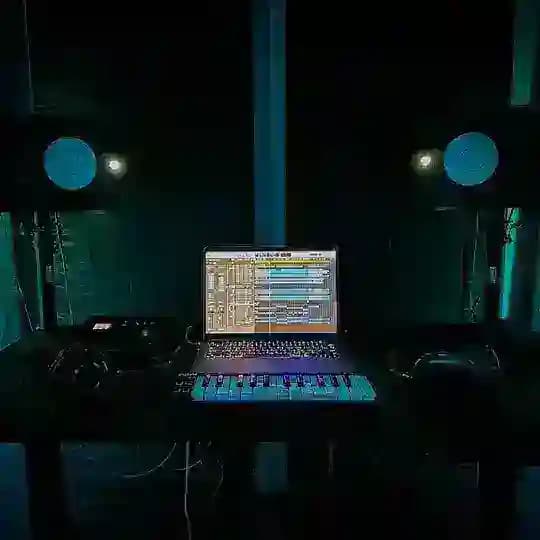 24 STUDIO