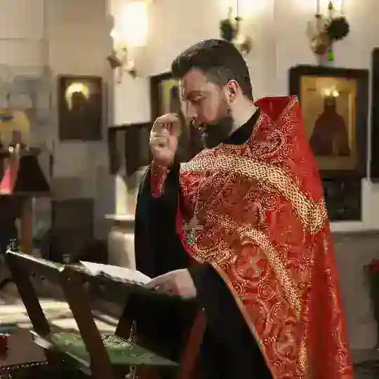 Priest Ravlik