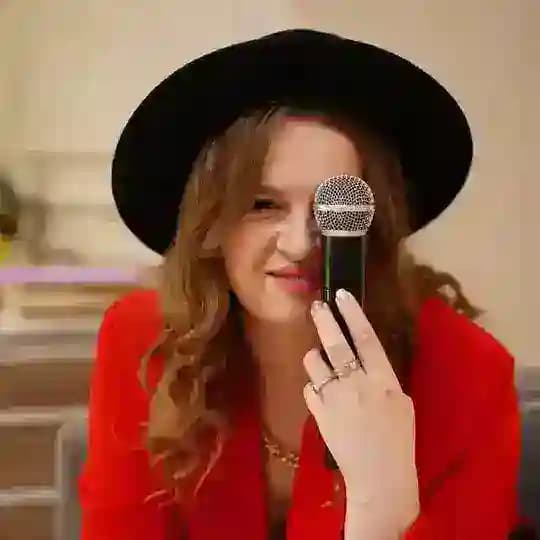 Ведущая Мари 💛