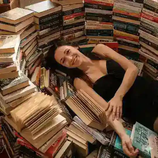 Книжки и винишко 🔞