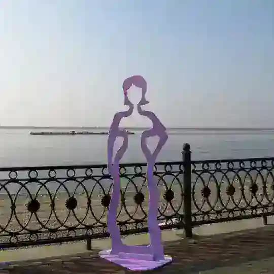 Памятник землячке