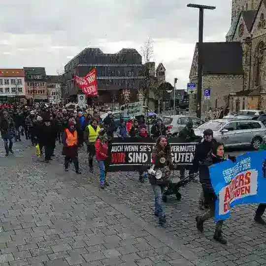 Sandra Gabriel - Diskussion Profile