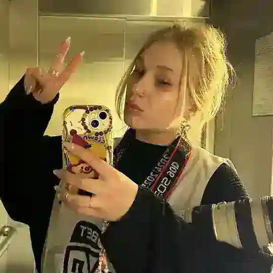 блондинка отвечает Profile