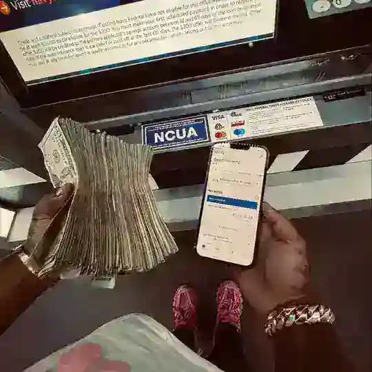 WE EAT EVERYDAY 💰🏦 Profile