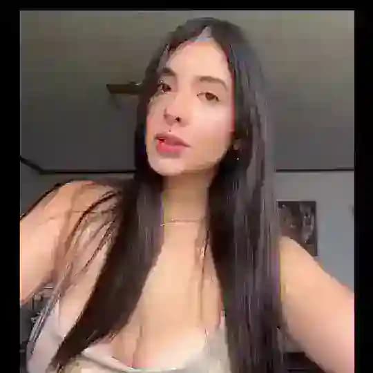 Camila Valencia Profile
