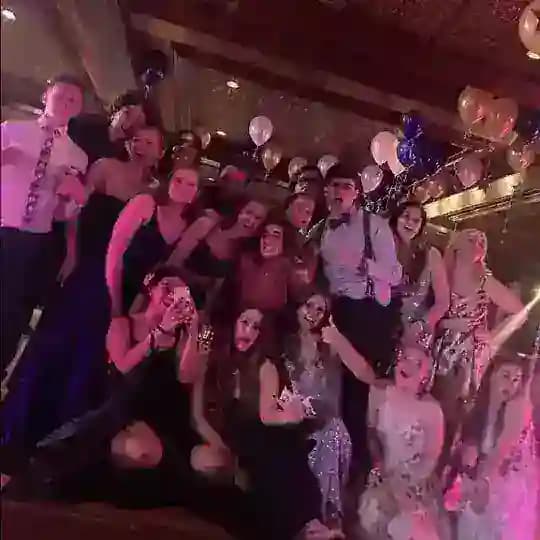 BEST FRIENDS CHATTING 🚩 Profile