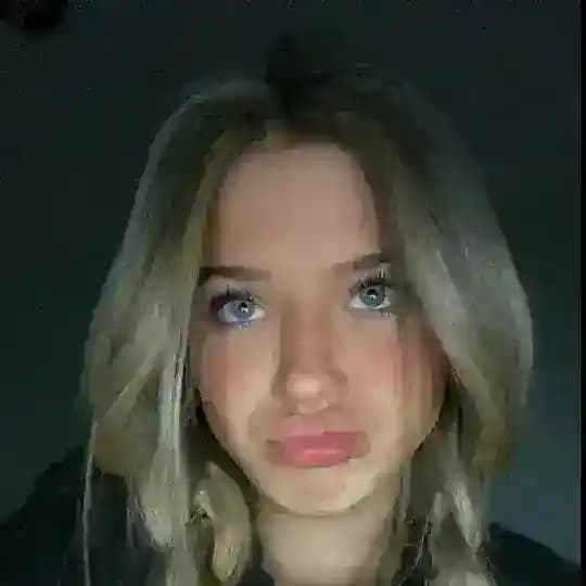 گیف عاشقانه || استیکر لب || کانال سکسی Profile