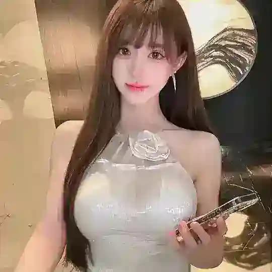 冬叙一页陈雨彤群聊 Profile