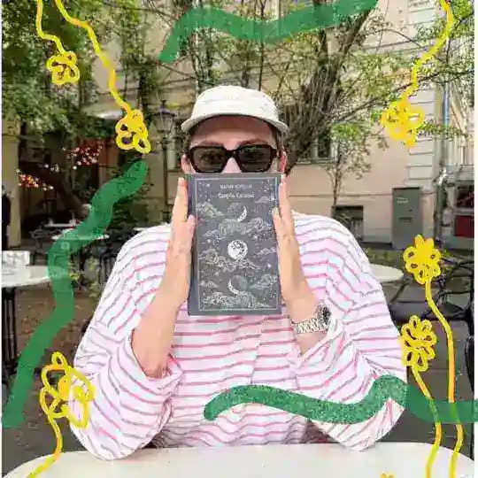 BOOK HAPPENS 🌝