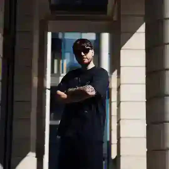 Денис думает, что он фотограф