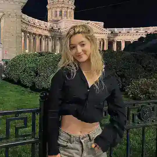 та, которая ваша! — Ксюша Хрусталева