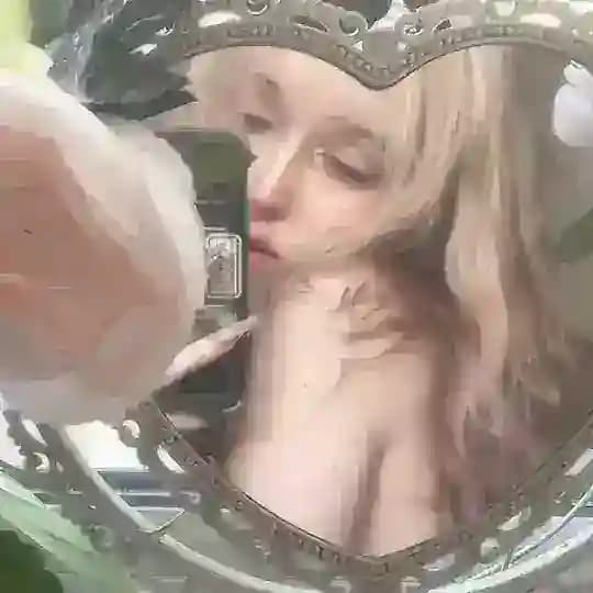 MARI GRADOVA